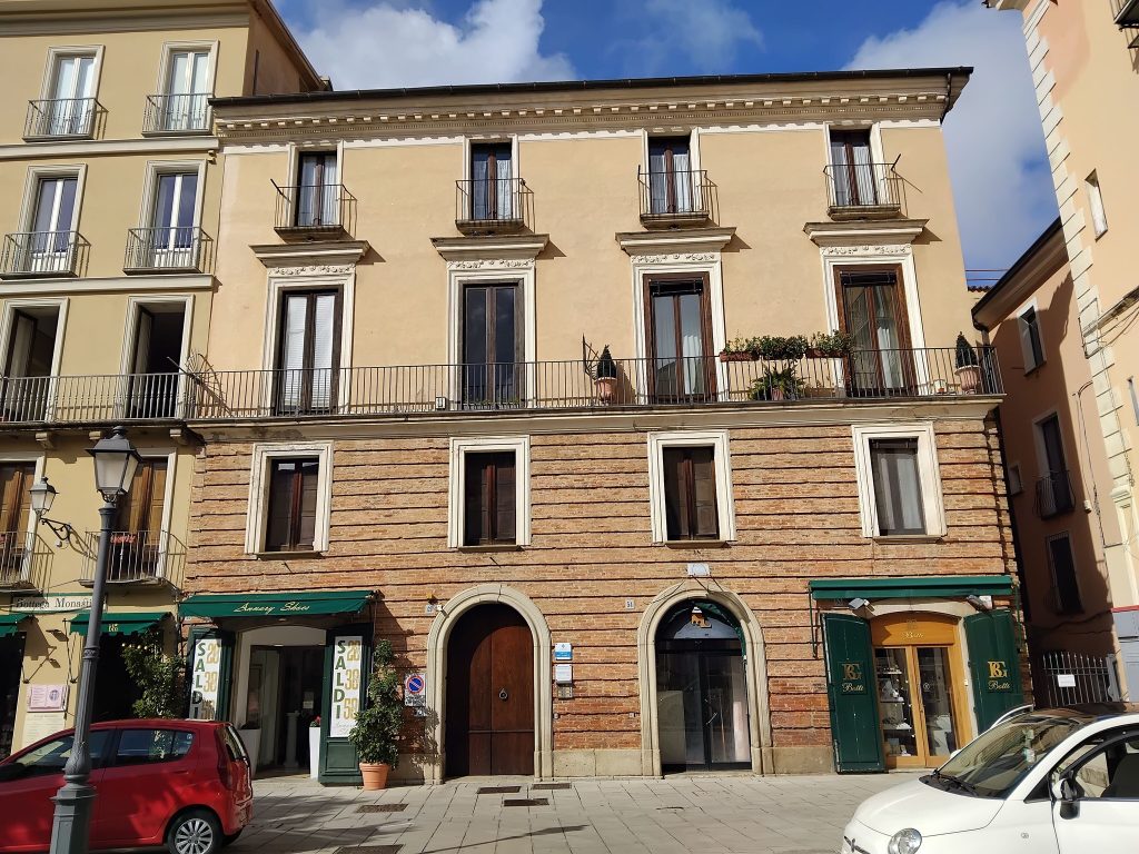 11 – Palazzo Valiante (foto 2026)