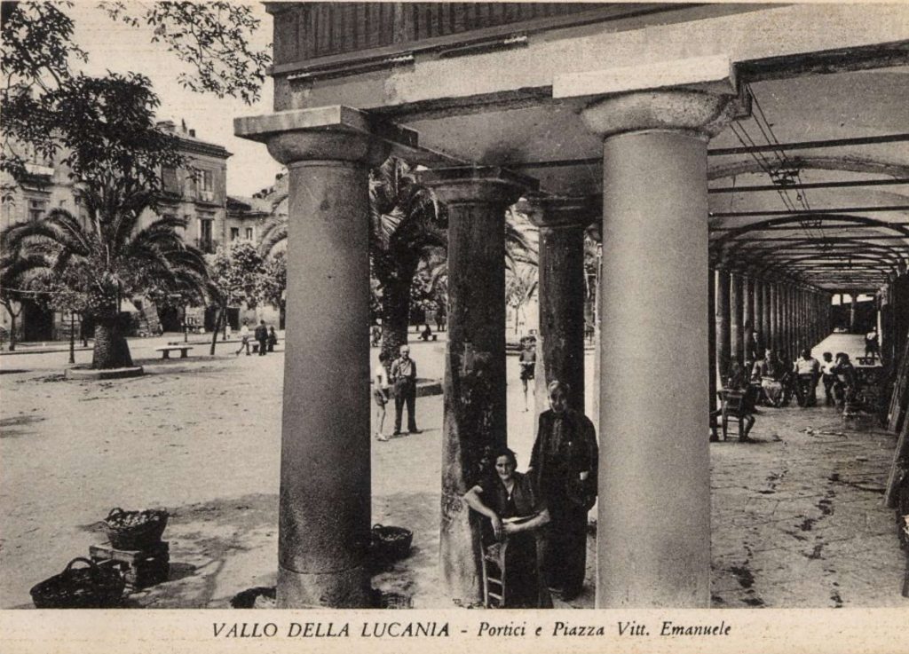 14 – Cartolina fine anni Quaranta (?) (foto Associazione “Quattro Leoni”, album “Vallo, immagini da sfogliare”)