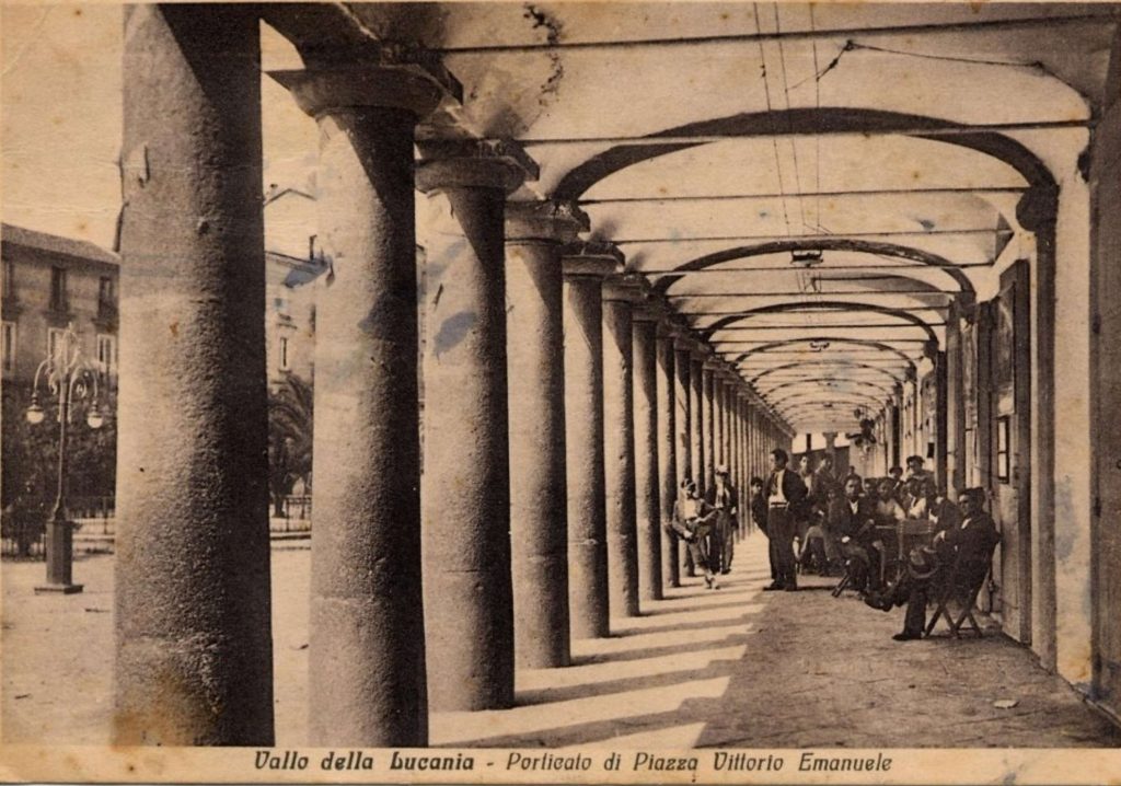 15 – Cartolina anni Cinquanta (?) (foto Associazione “Quattro Leoni”, album “Vallo, immagini da sfogliare”)