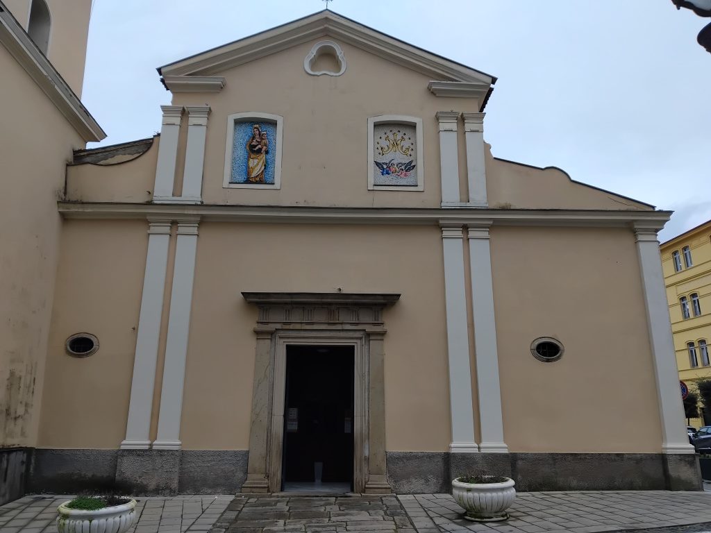 Facciata principale della chiesa di S. Maria delle Grazie di Vallo (f. 2026)
